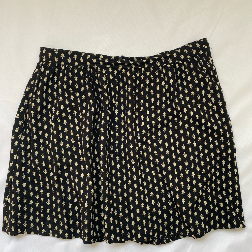 Lucky Brand Black and White Pleated Mini Skirt With Pockets